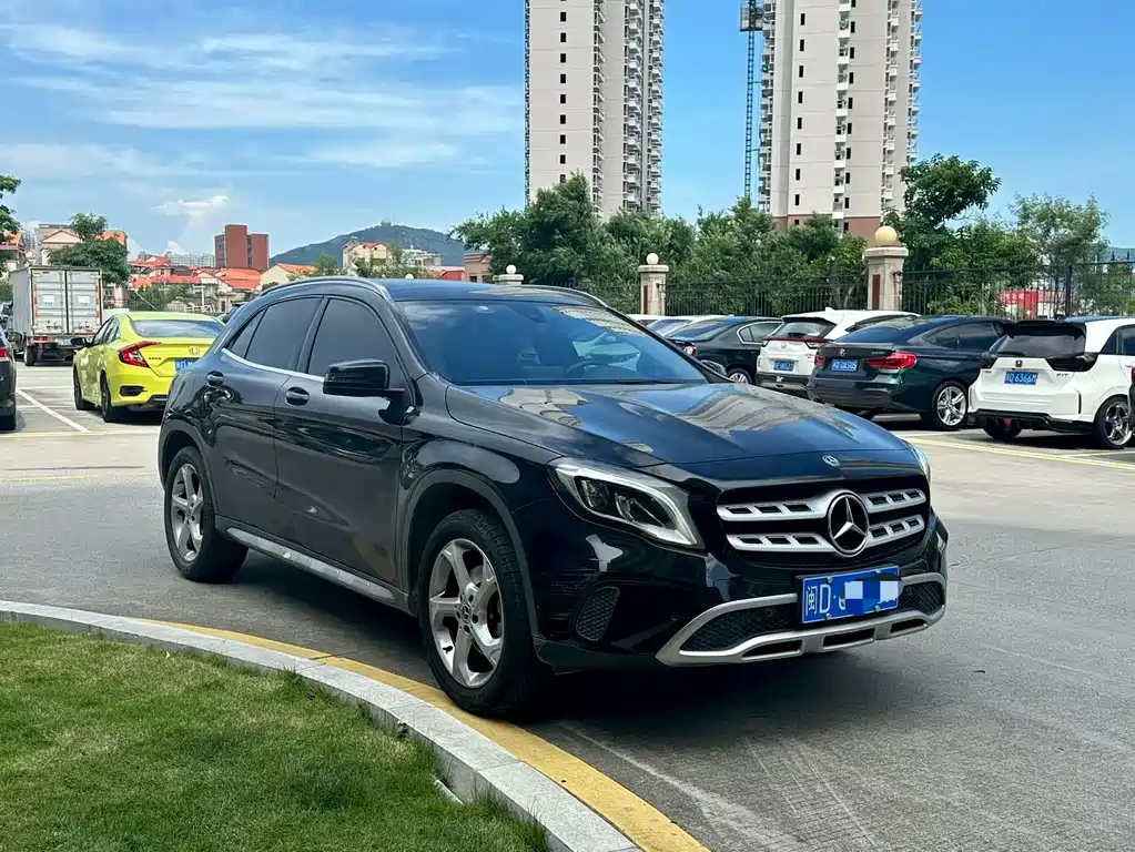 MERCEDES BENZ GLA 2018