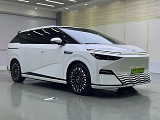 XPENG MOTORS X9  2025 YEAR 740 RANGE MAX 2025