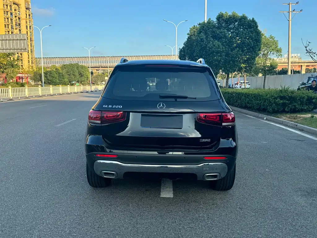 MERCEDES BENZ GLB 2023