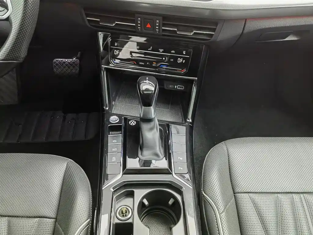 VOLKSWAGEN PASSAT 2022