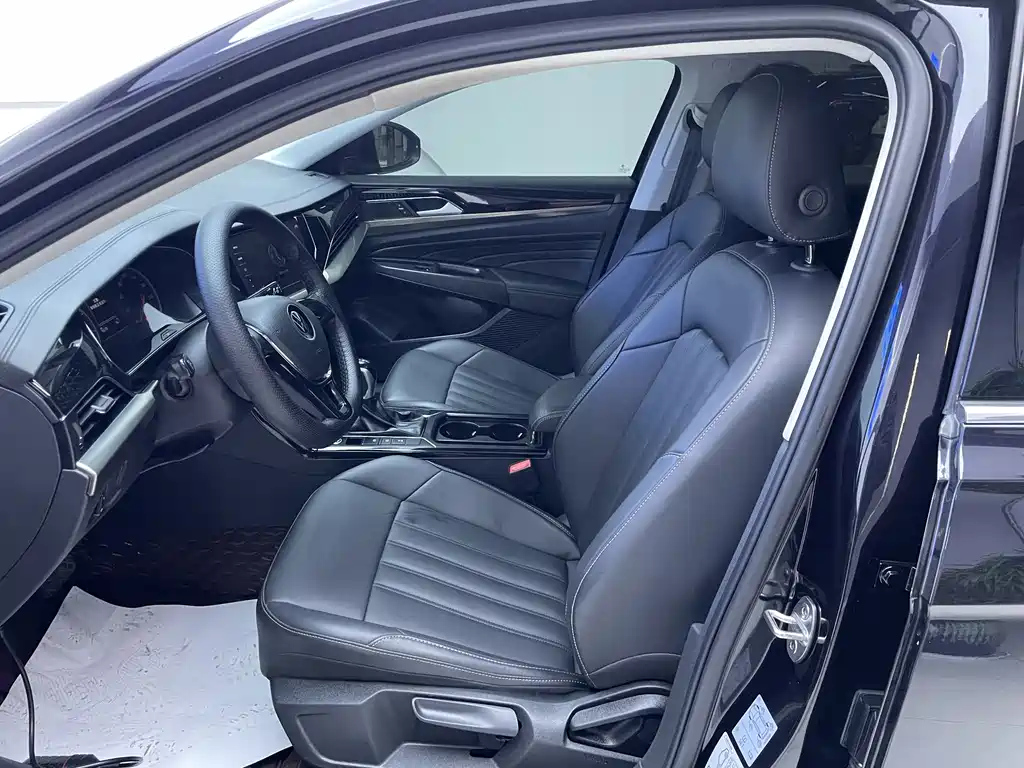 VOLKSWAGEN PASSAT 2022