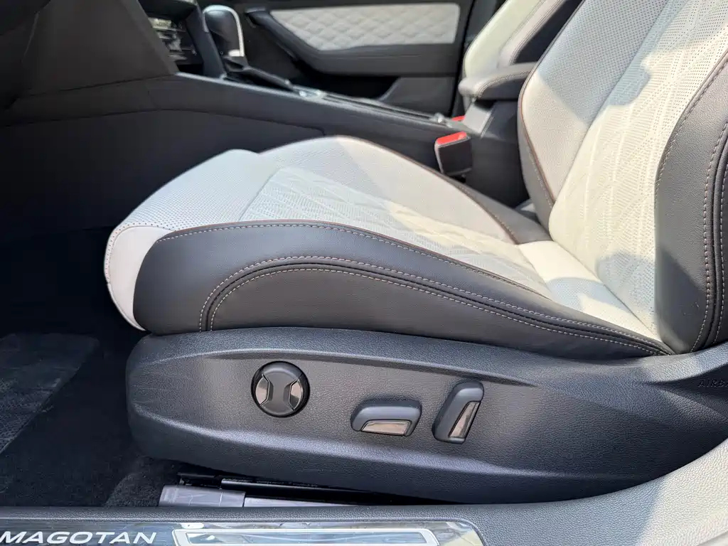 VOLKSWAGEN MAGOTAN 2023