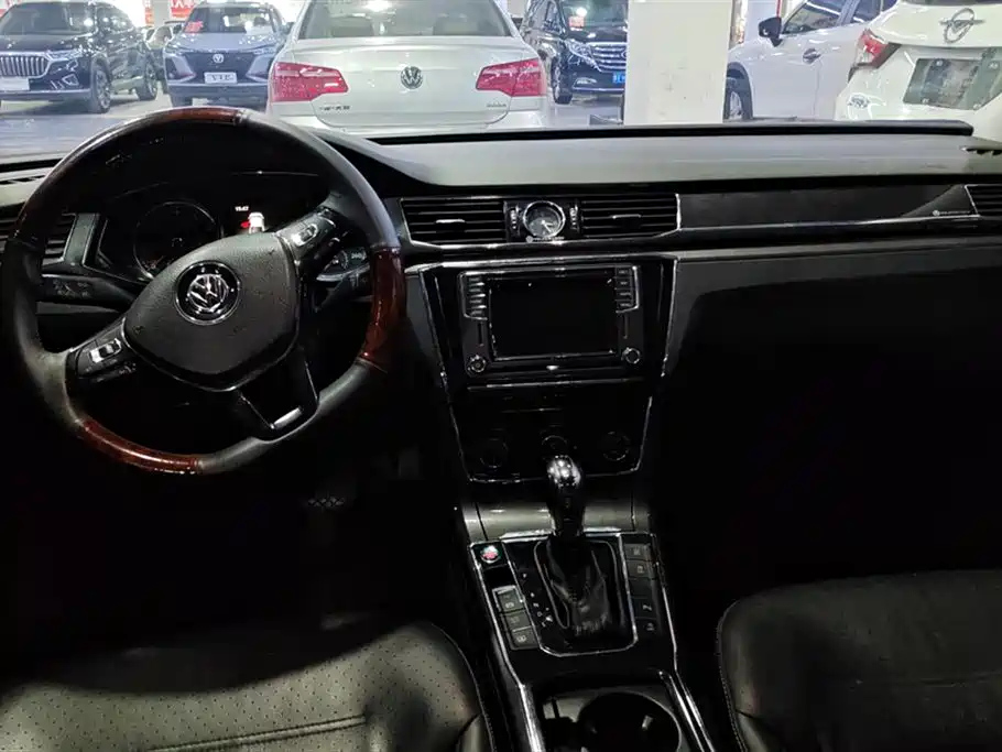 VOLKSWAGEN PASSAT 2017