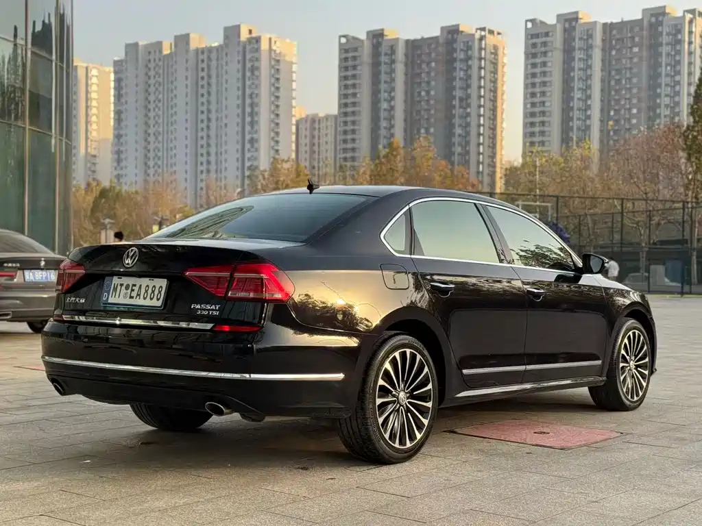 VOLKSWAGEN PASSAT 2018