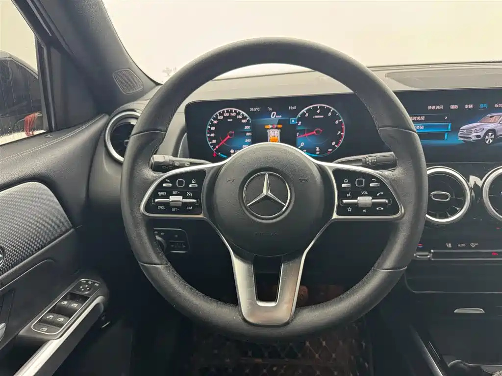 MERCEDES BENZ GLB 2021