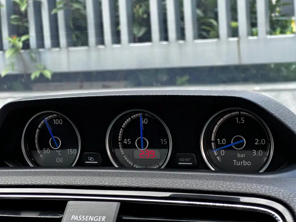 VOLKSWAGEN SCIROCCO 2015