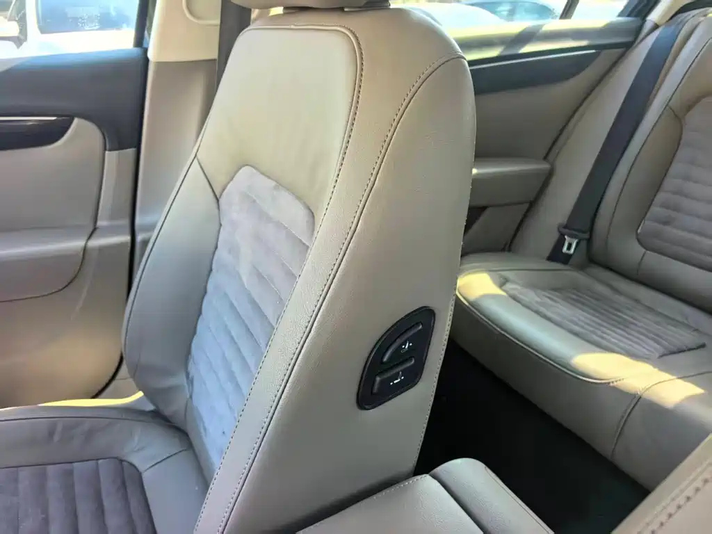 VOLKSWAGEN MAGOTAN 2013