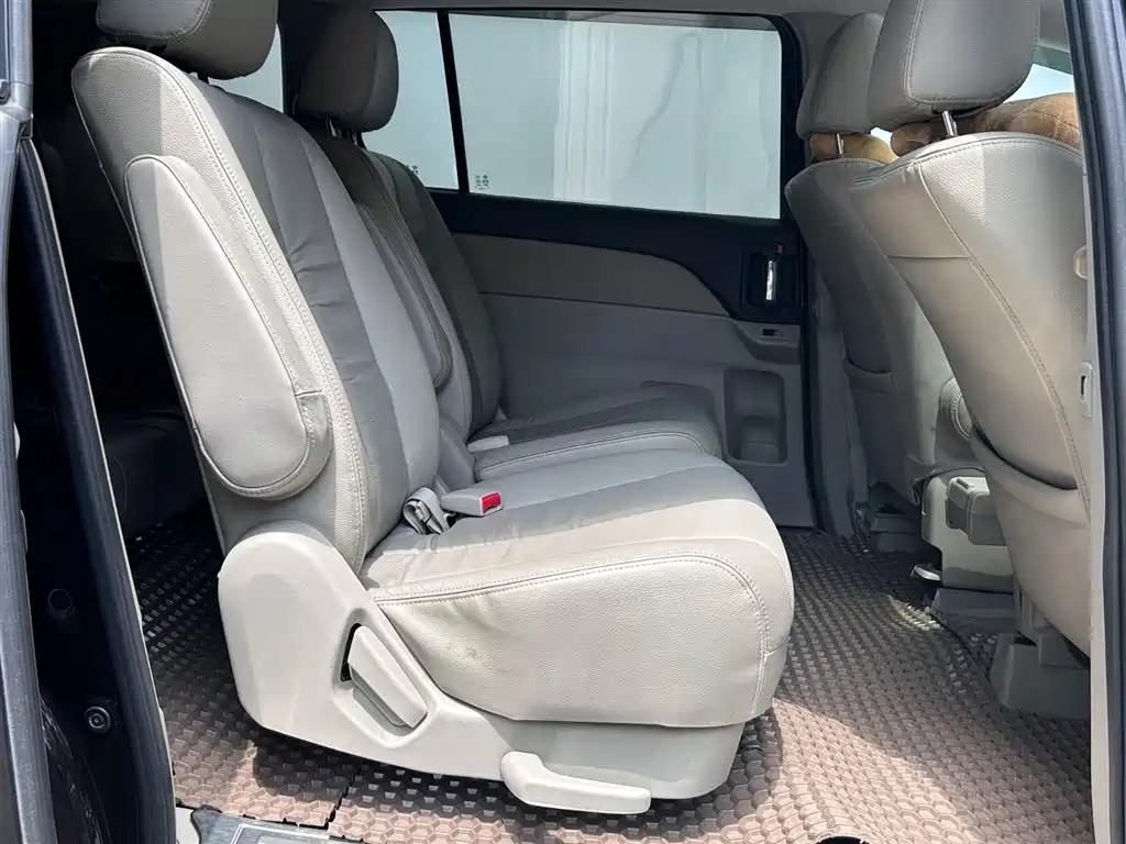 MAZDA 8 2013