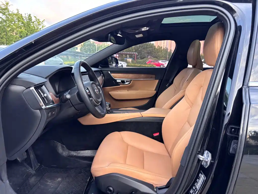 VOLVO S90 2019