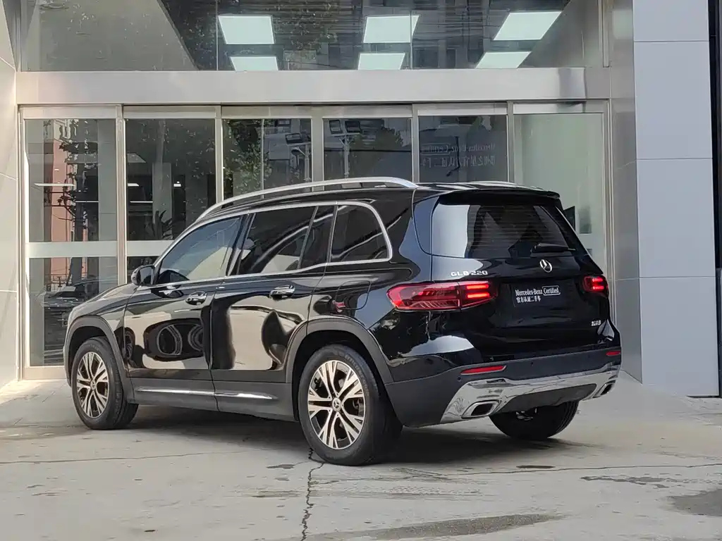 MERCEDES BENZ GLB 2024