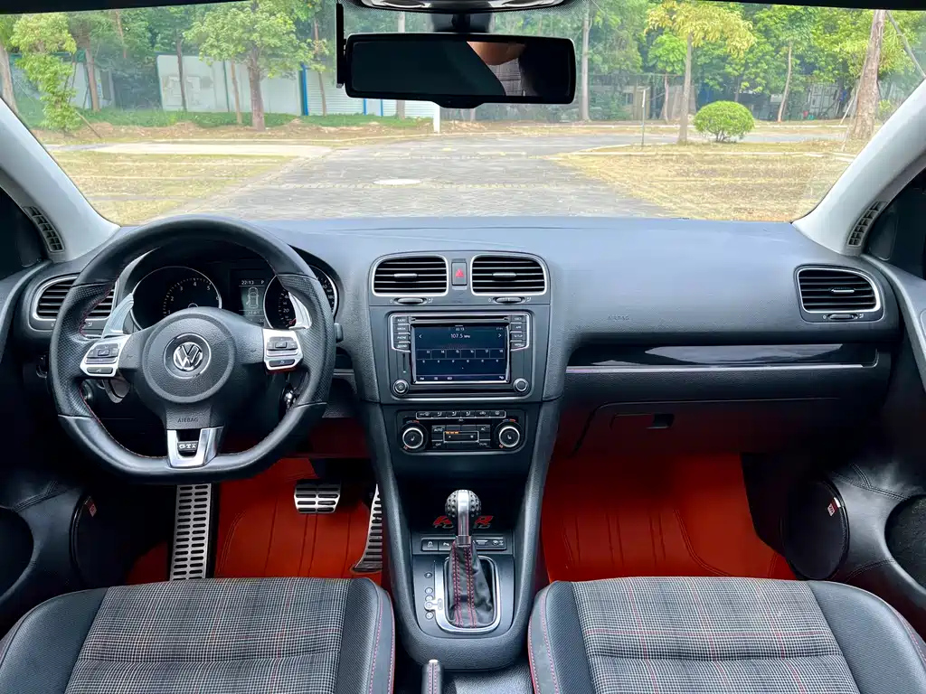 VOLKSWAGEN GOLF GTI 2011