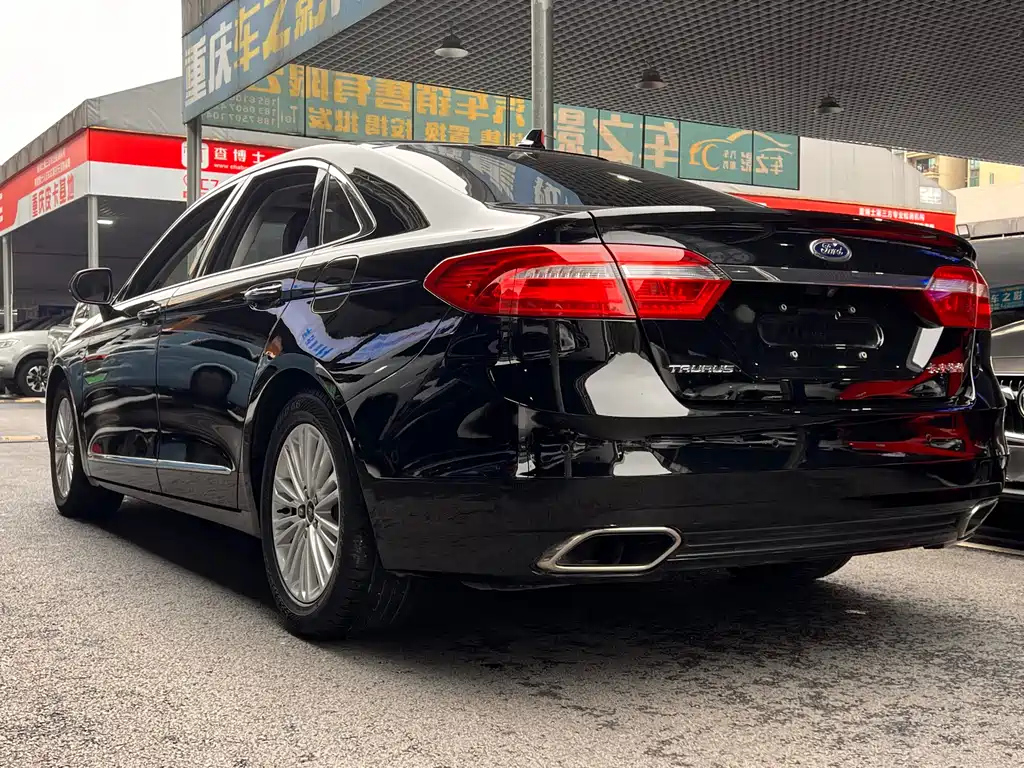 FORD TAURUS 2018
