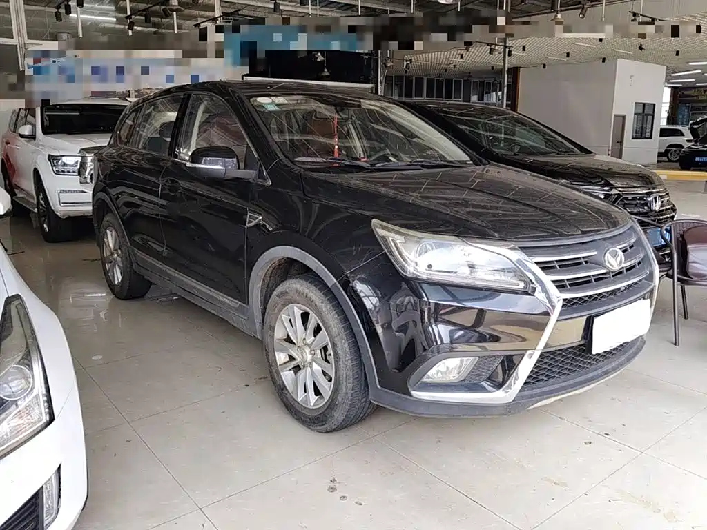 BAIC S6 2015