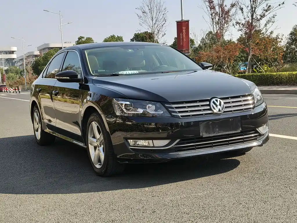 VOLKSWAGEN PASSAT 2013