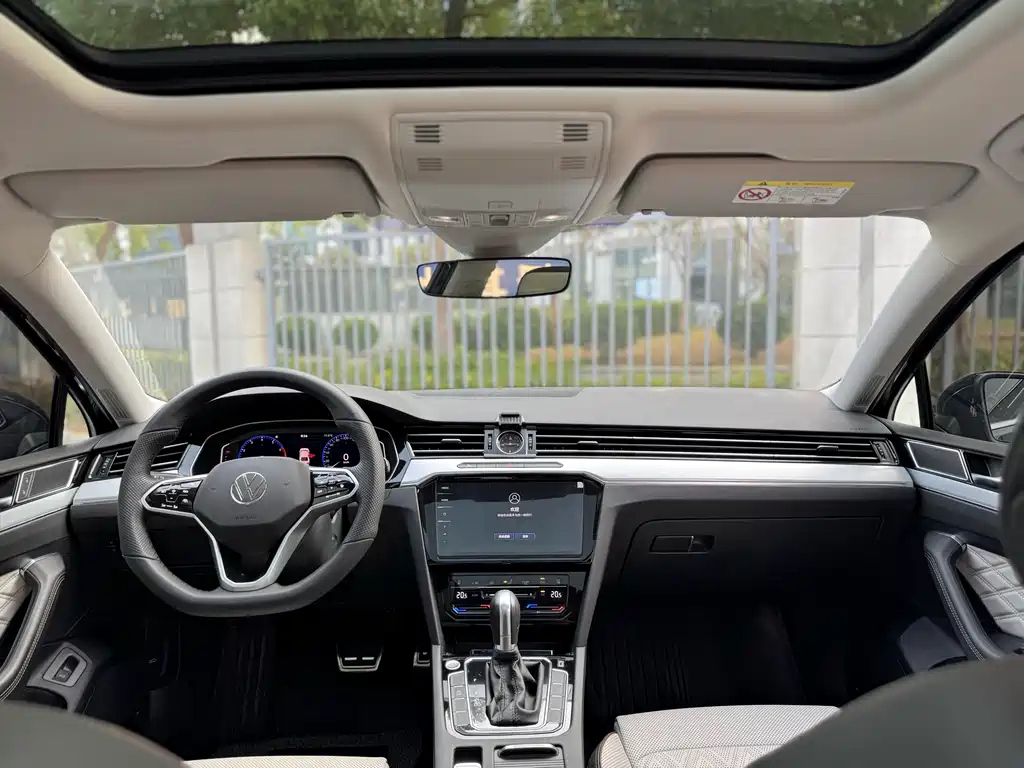 VOLKSWAGEN MAGOTAN 2025