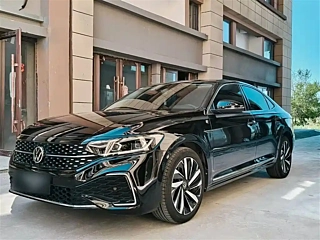 VOLKSWAGEN PASSAT  2022