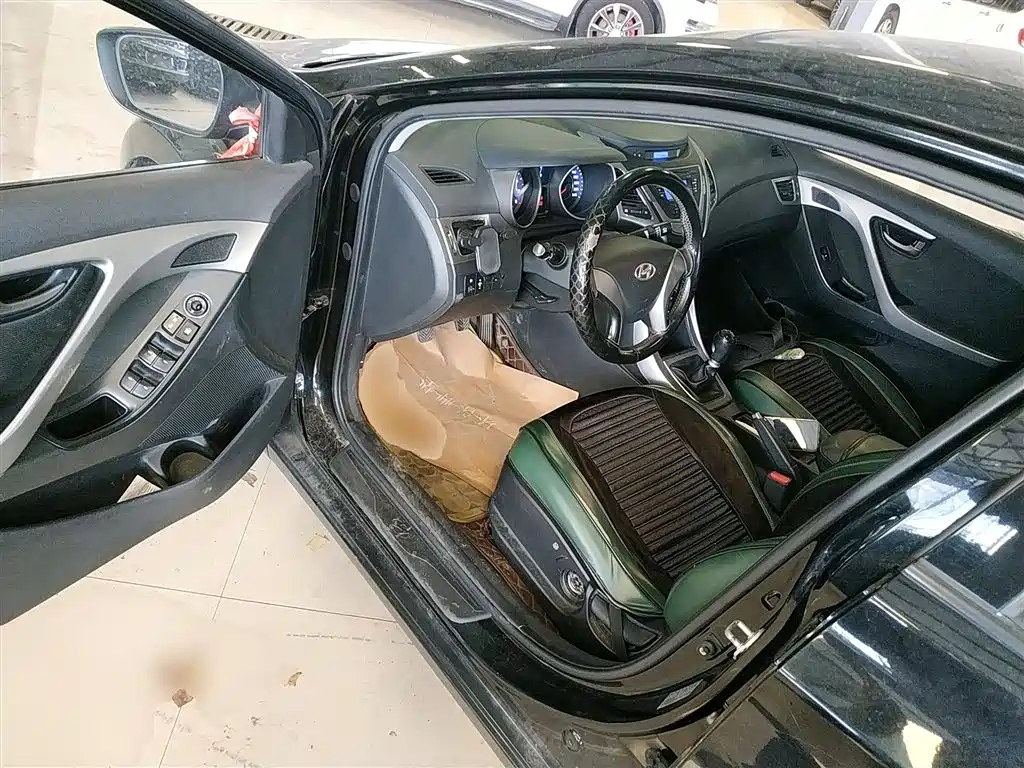HYUNDAI ELANTRA 2012