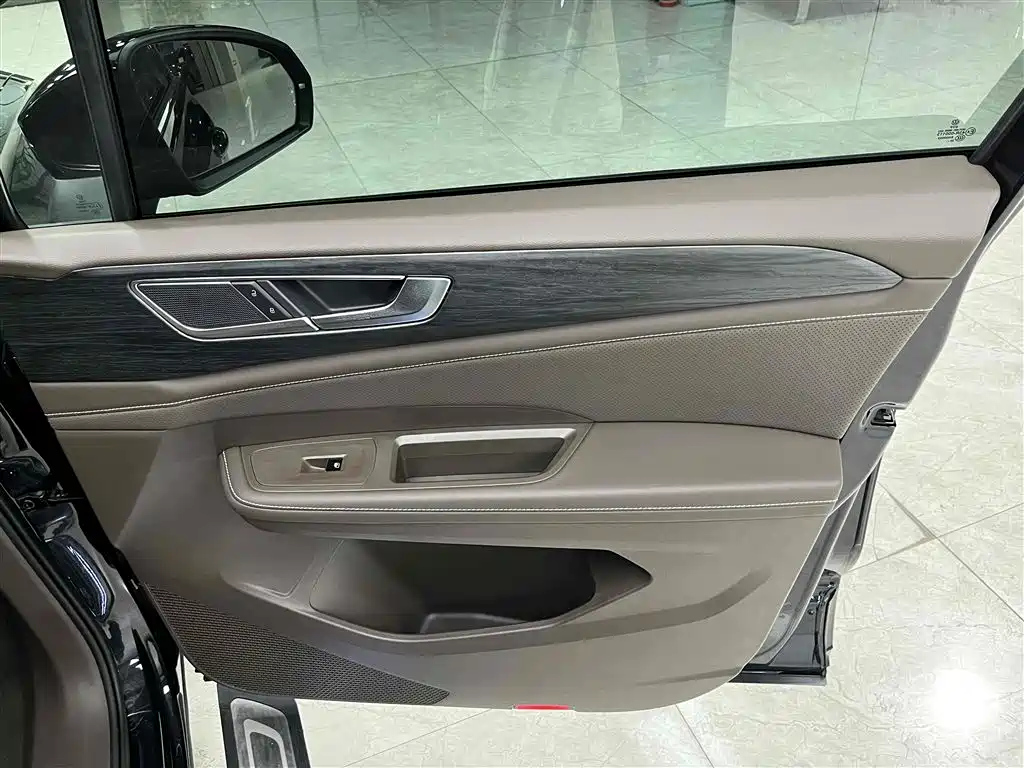 VOLKSWAGEN VILORAN 2024