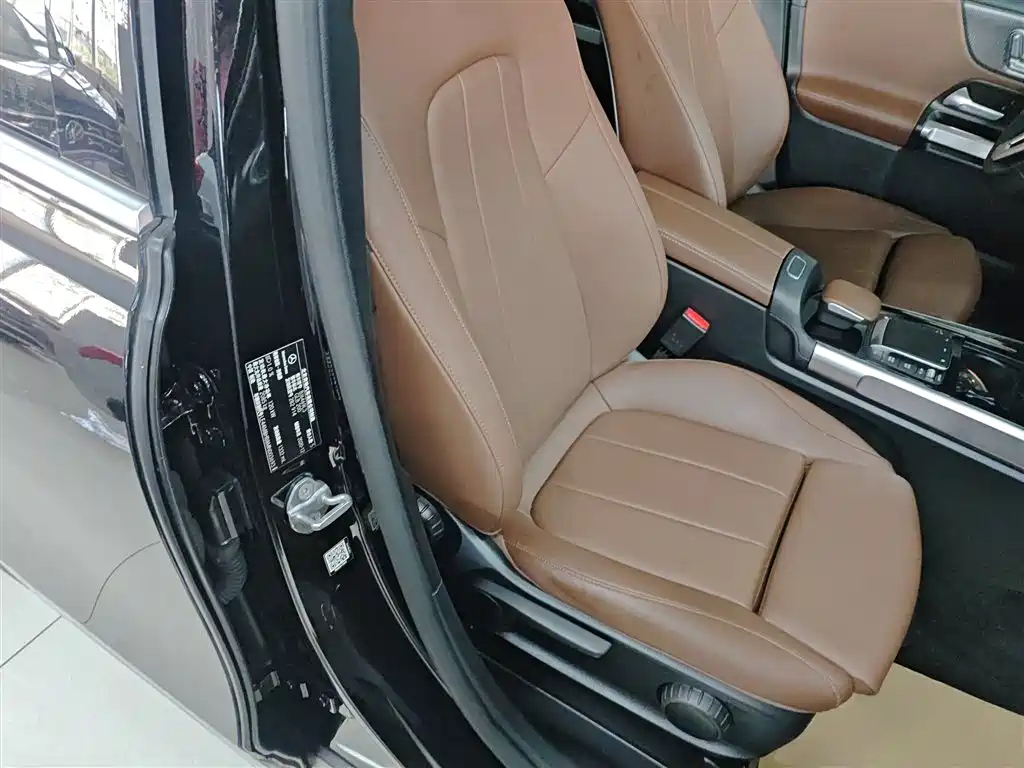 MERCEDES BENZ GLB 2021