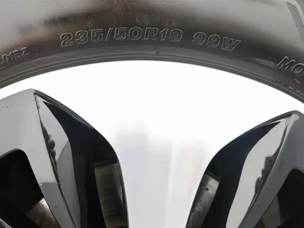 MERCEDES BENZ GLB 2023