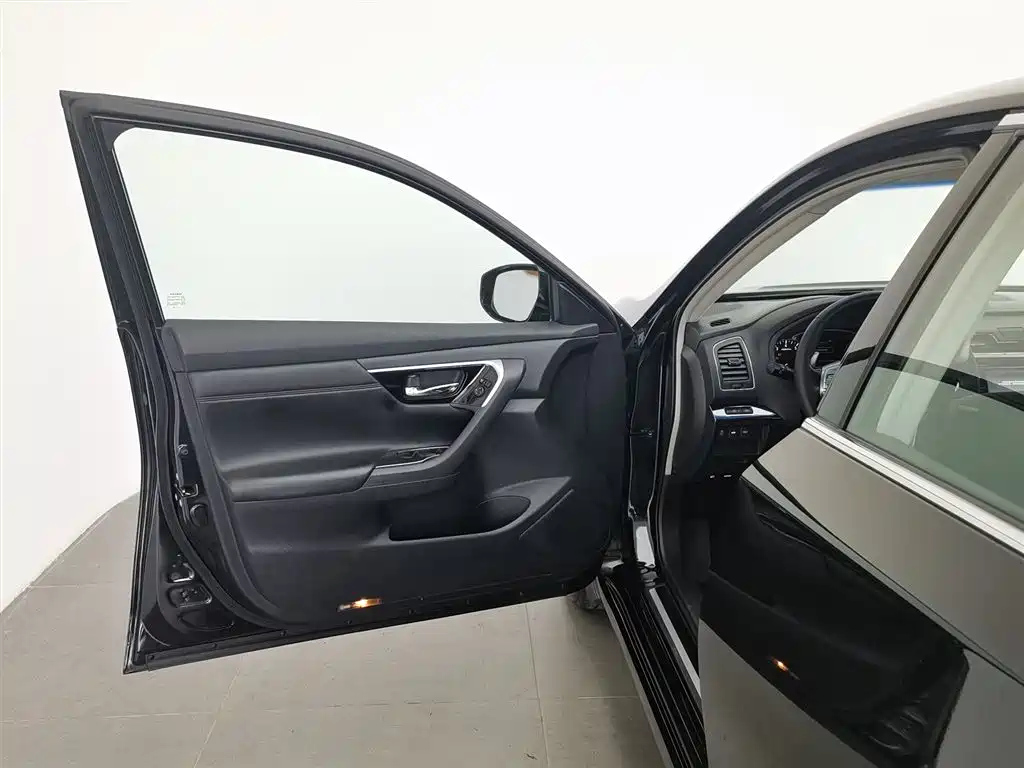 NISSAN TEANA 2016