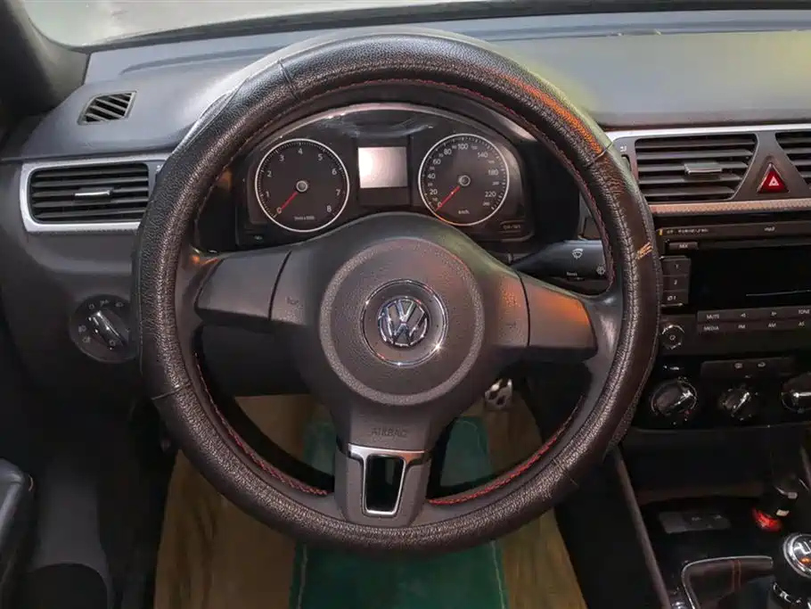VOLKSWAGEN BORA 2011