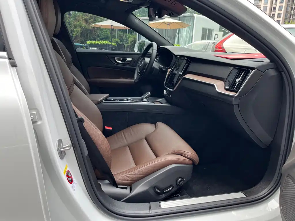 VOLVO S60 2024