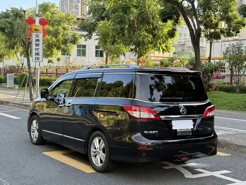 NISSAN QUEST 2015