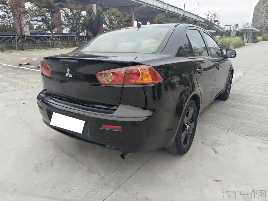 MITSUBISHI LANCER EX 2010
