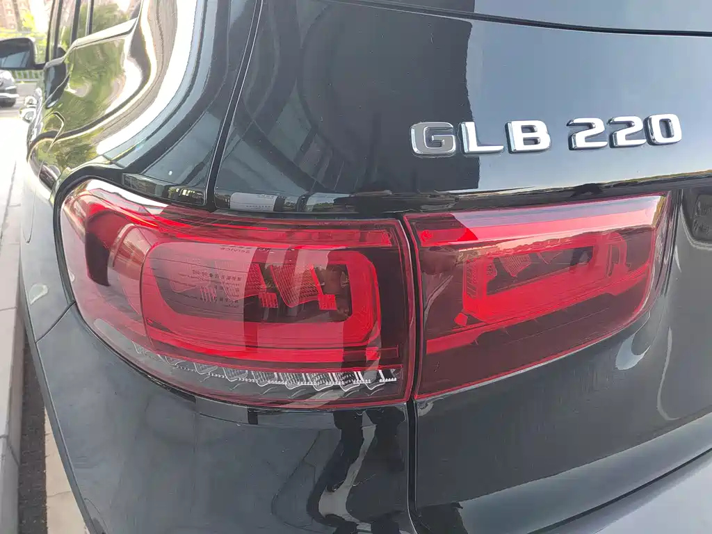 MERCEDES BENZ GLB 2023