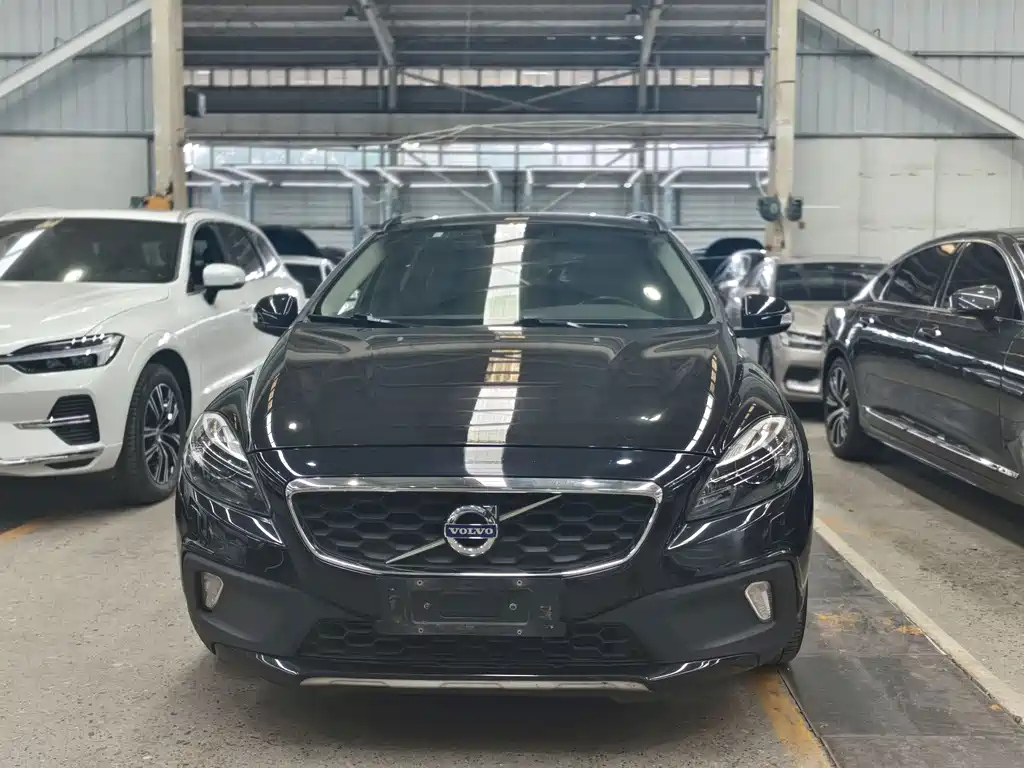VOLVO V40 2014