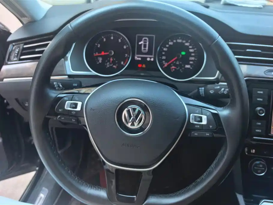 VOLKSWAGEN MAGOTAN 2019
