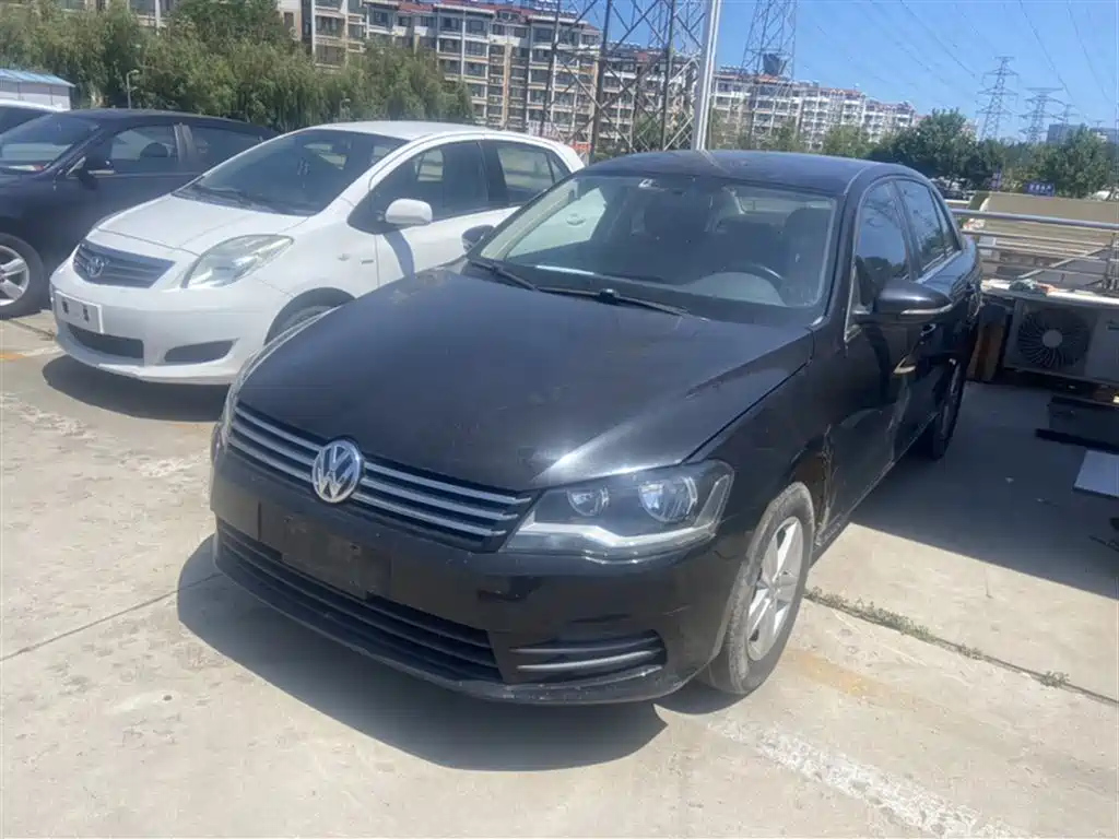 VOLKSWAGEN BORA 2013