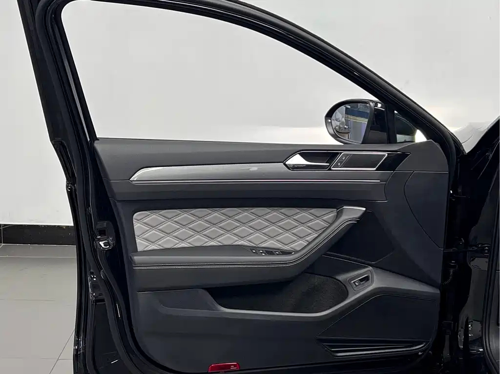 VOLKSWAGEN MAGOTAN 2023