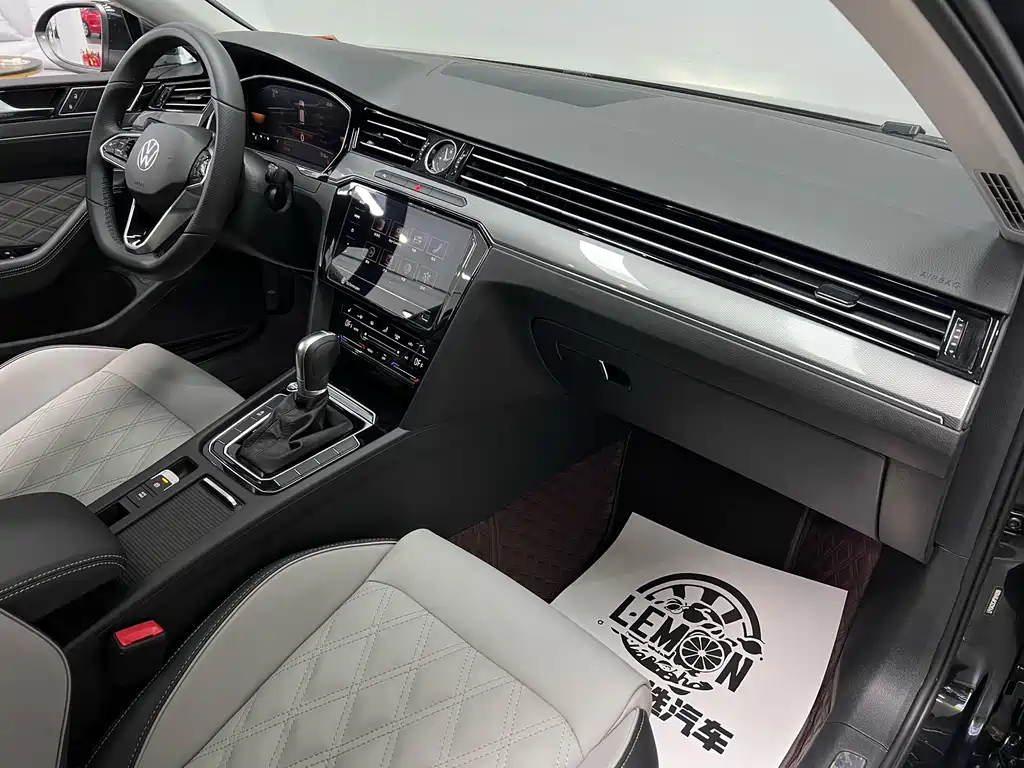 VOLKSWAGEN MAGOTAN 2023