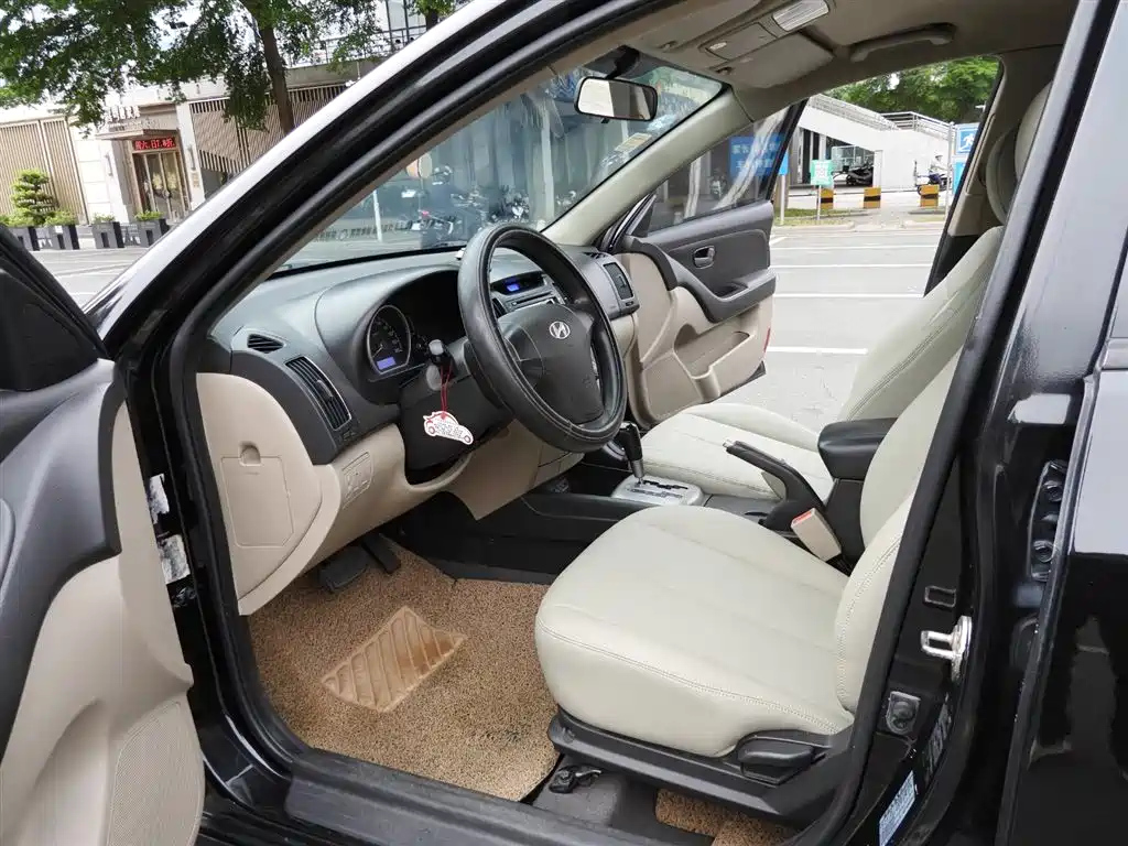 HYUNDAI CELESTA 2011