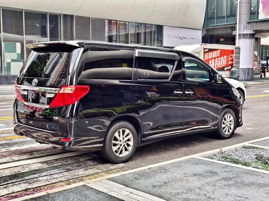 TOYOTA ALPHARD 2012