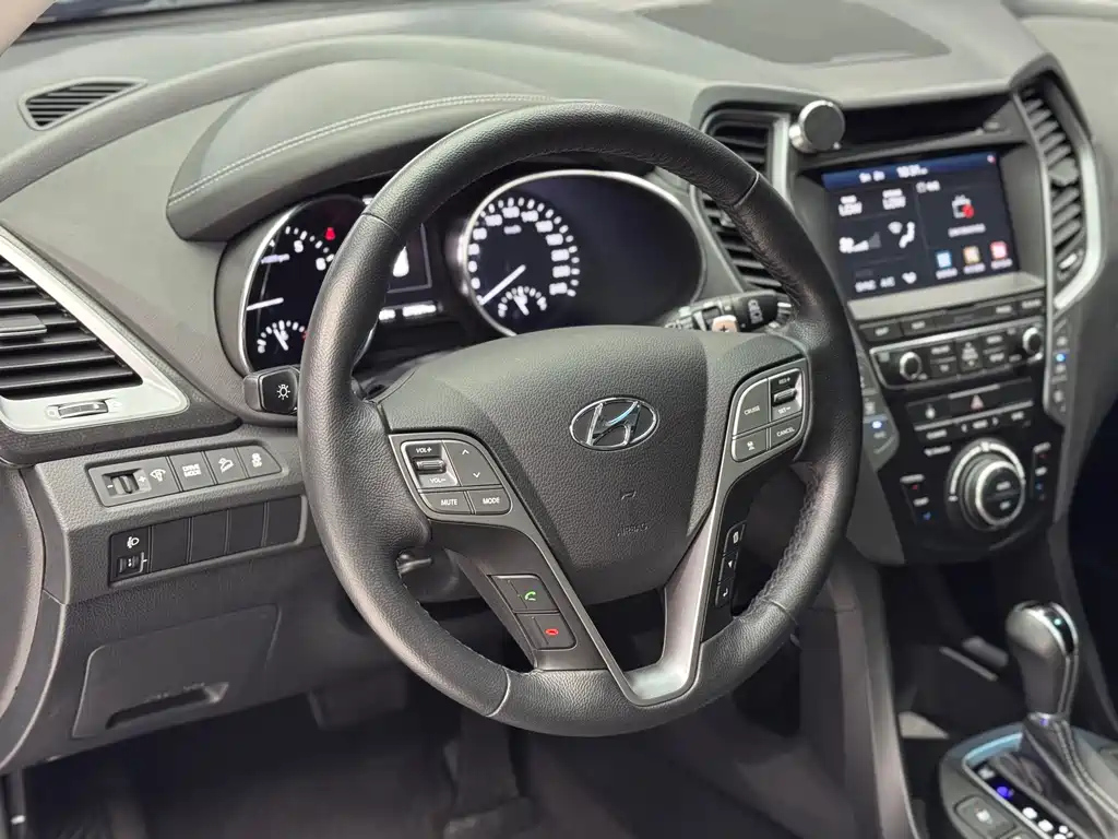 HYUNDAI SANTAFE 2017