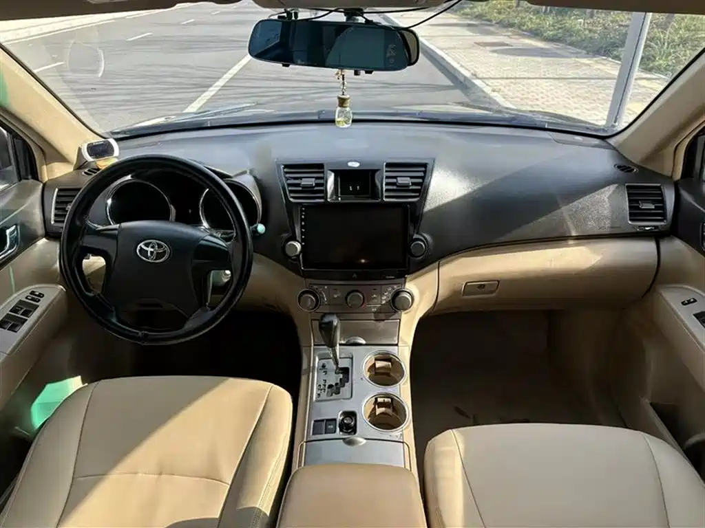 TOYOTA HIGHLANDER 2010