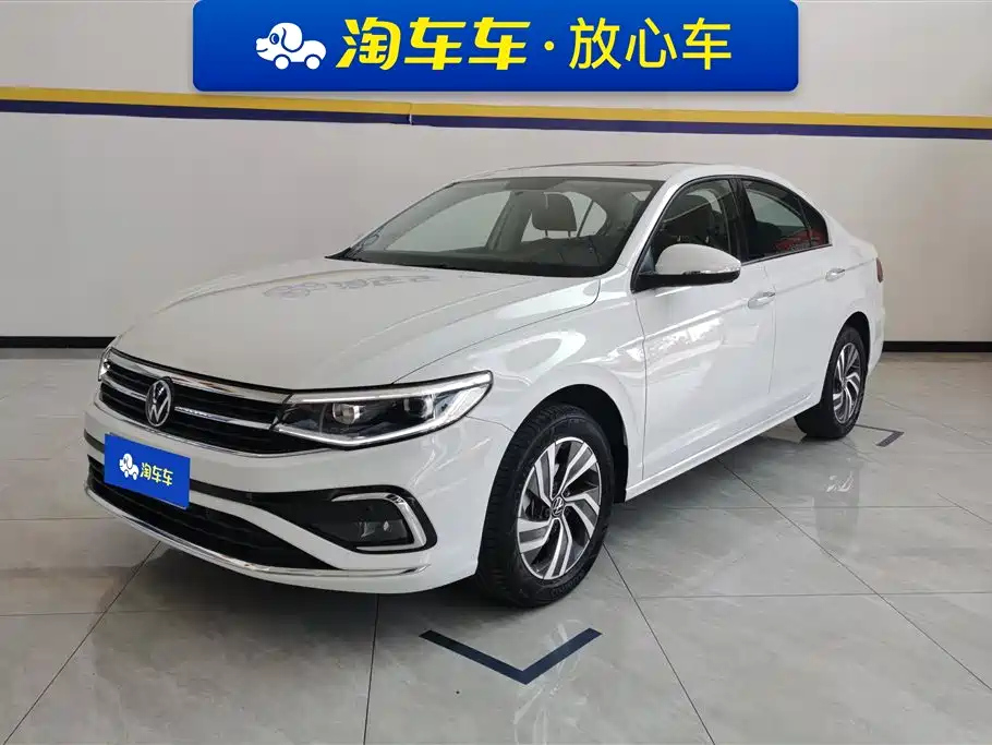 VOLKSWAGEN BORA 2024