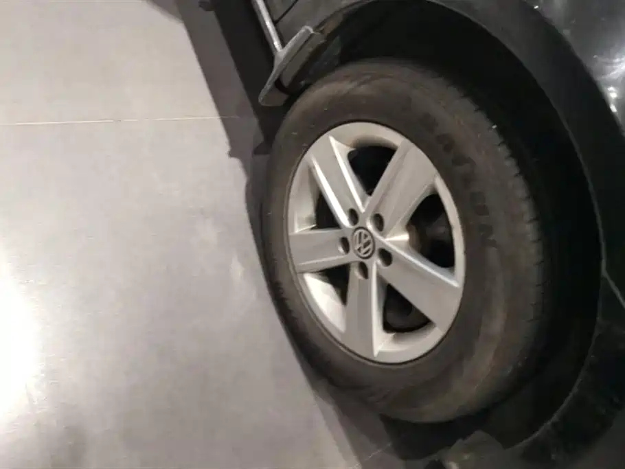 VOLKSWAGEN BORA 2013