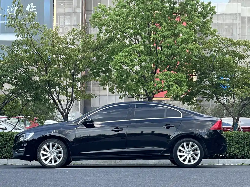 VOLVO S60 2017