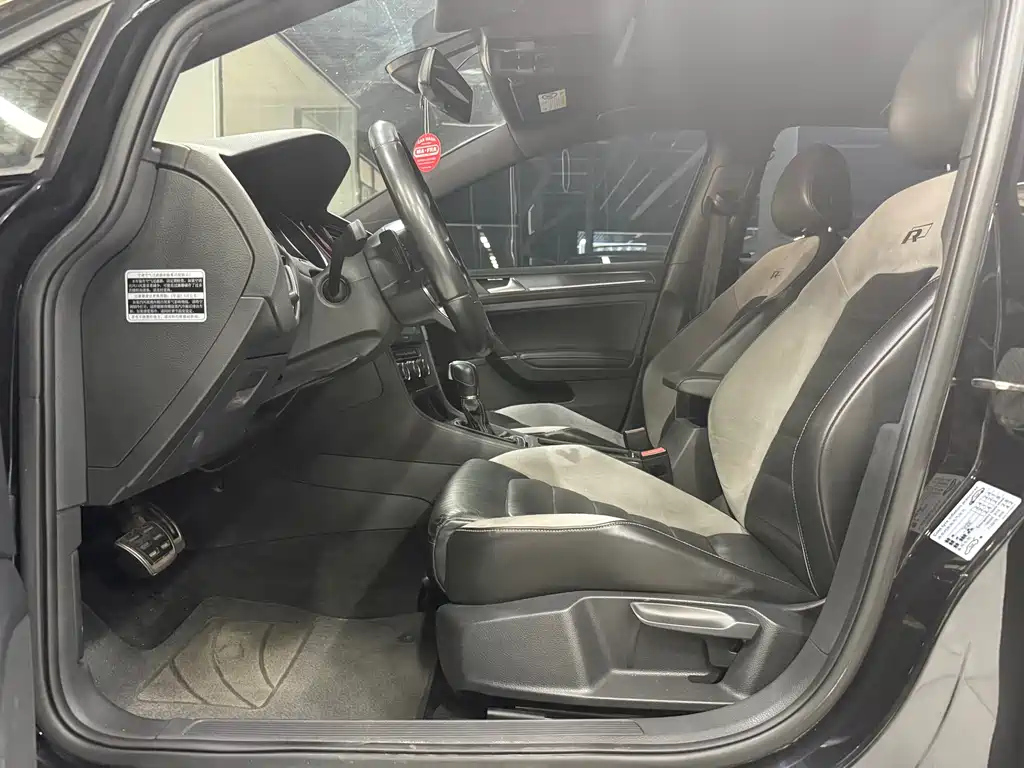 VOLKSWAGEN GOLF 2016
