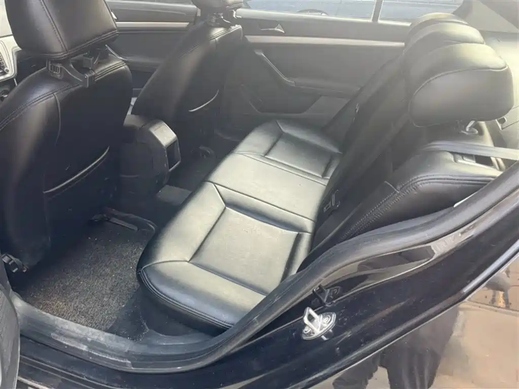 VOLKSWAGEN LAVIDA 2015