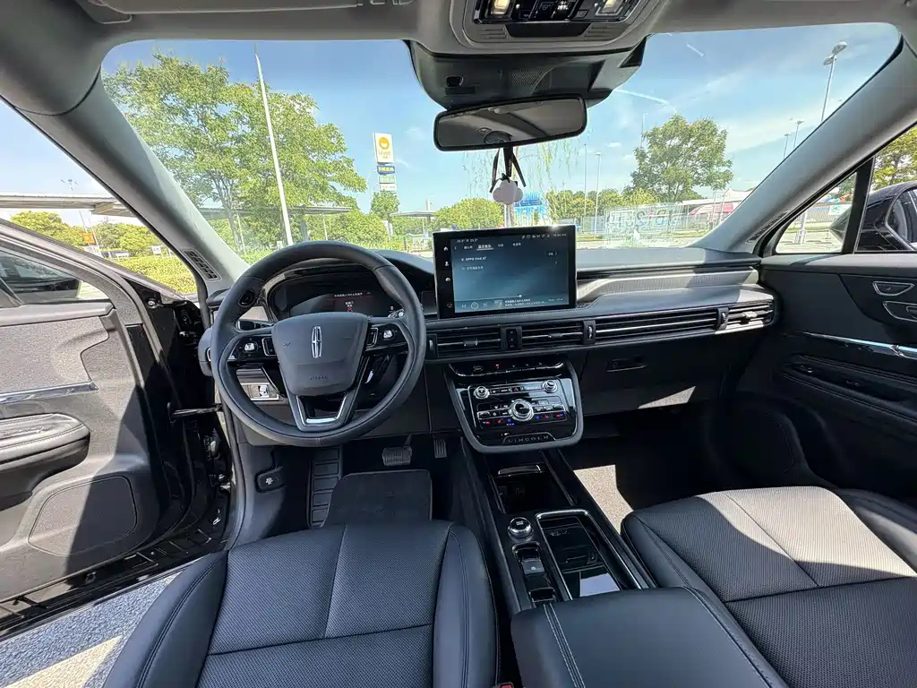 LINCOLN ADVENTURER 2022
