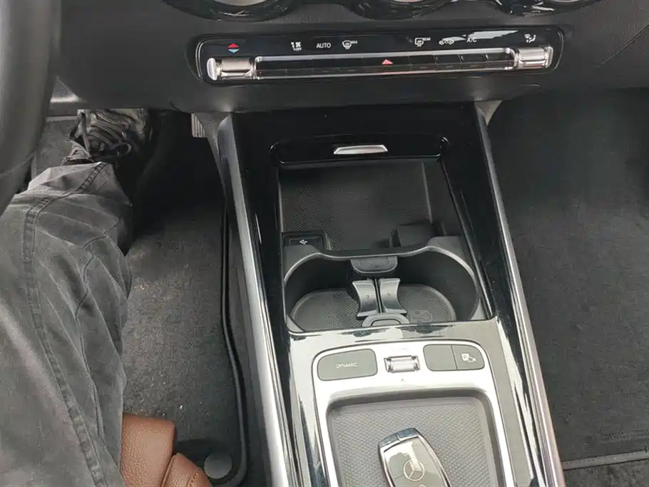MERCEDES BENZ GLB 2024