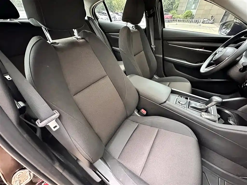 MAZDA 3 AXELA 2024