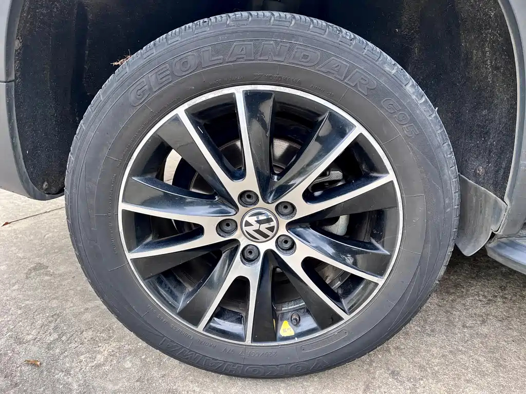 VOLKSWAGEN TIGUAN 2015