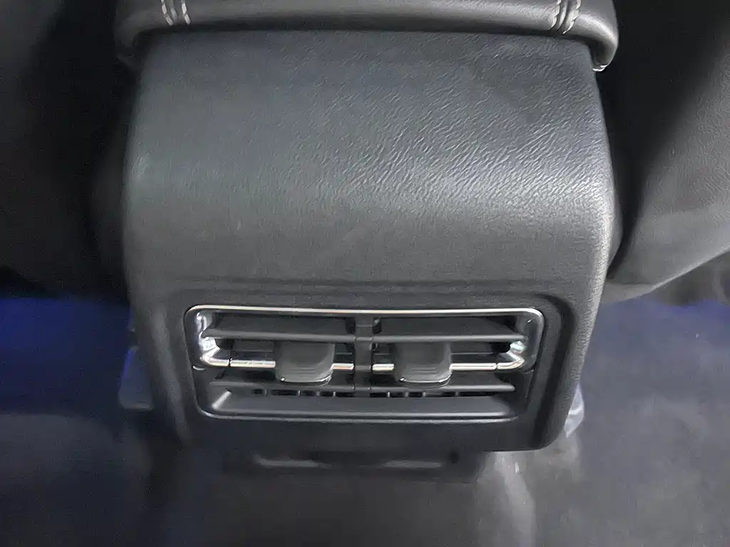 LINCOLN ADVENTURER 2021