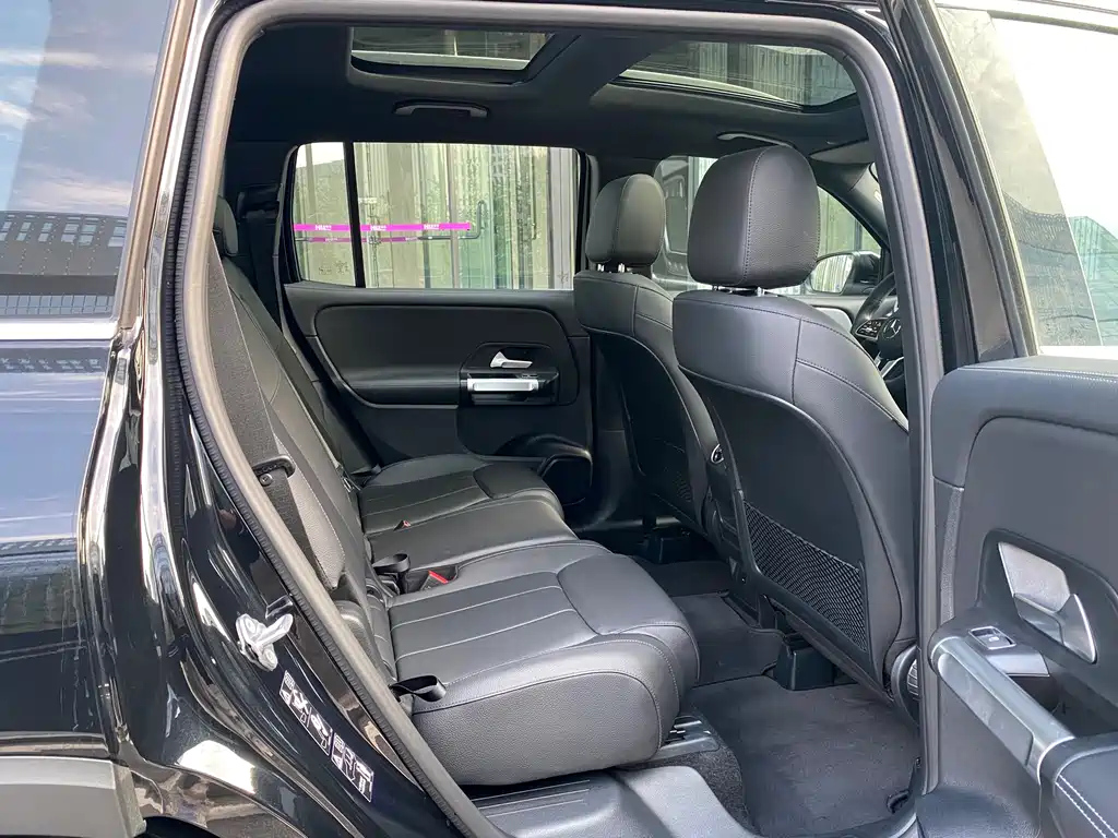 MERCEDES BENZ GLB 2023